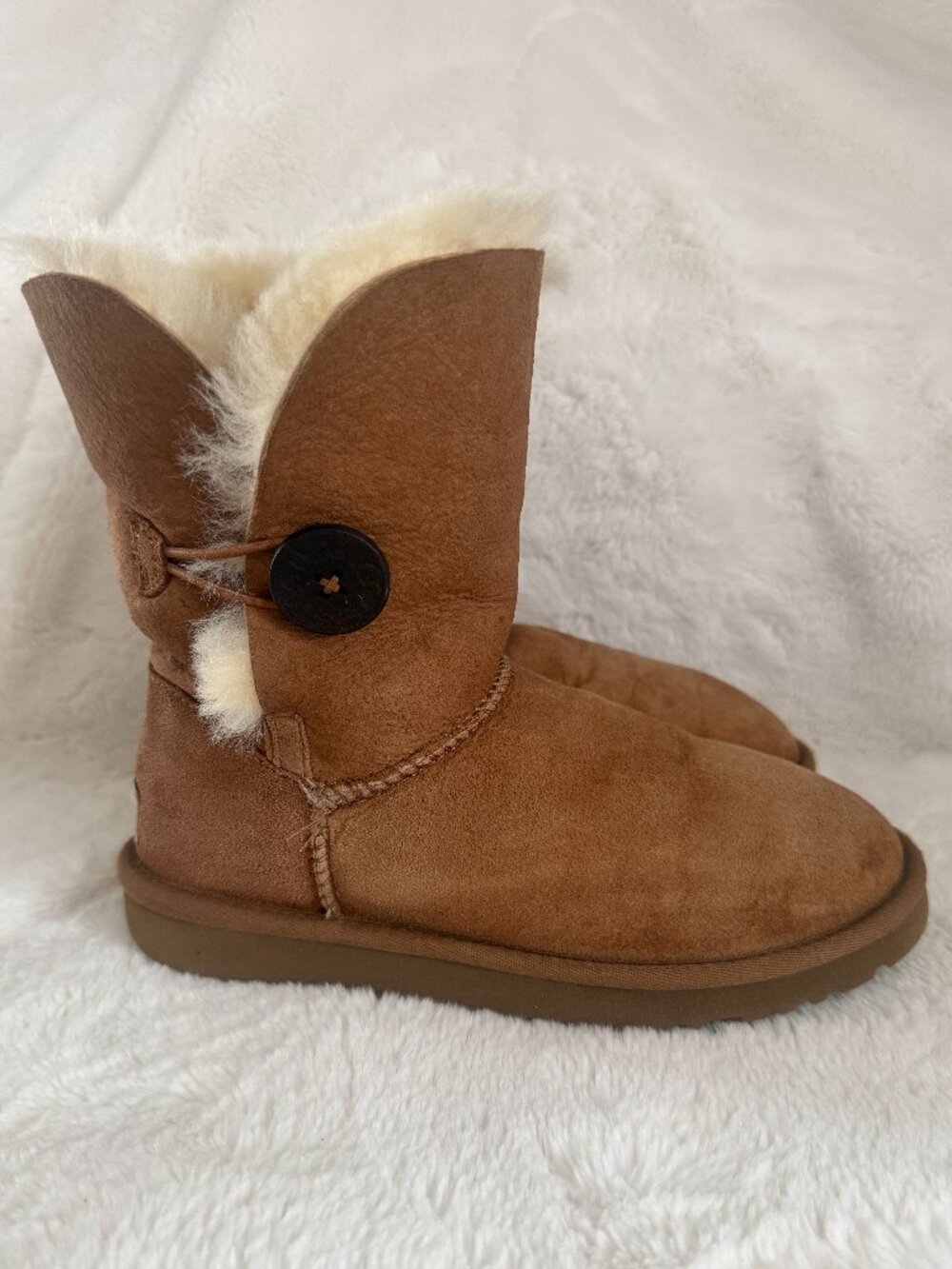 UGG Bailey Button II Women's Chestnut (Brown) Sheepskin Winter Boots Size: 5